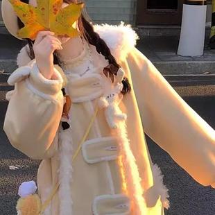 奶黄色牛角扣连帽毛呢外套甜美可爱学院风加厚大衣2024冬季新款女