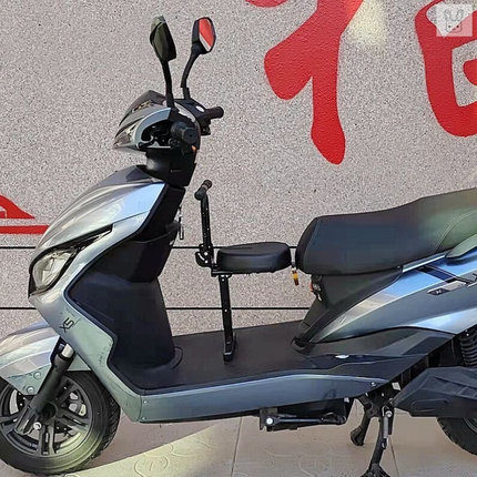 新品小板凳电动车踏板儿童前置车载电动机车安全座椅前置折叠宝宝