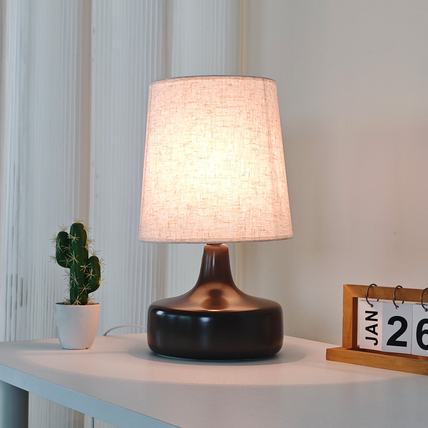 台灯卧室床头灯简约式现代陶瓷轻奢高级感北欧创意ins风氛围灯