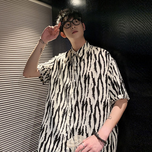C215 港风夏季冰丝垂感斑马纹碎花短袖衬衫男潮宽松帅气休闲衬衣图片
