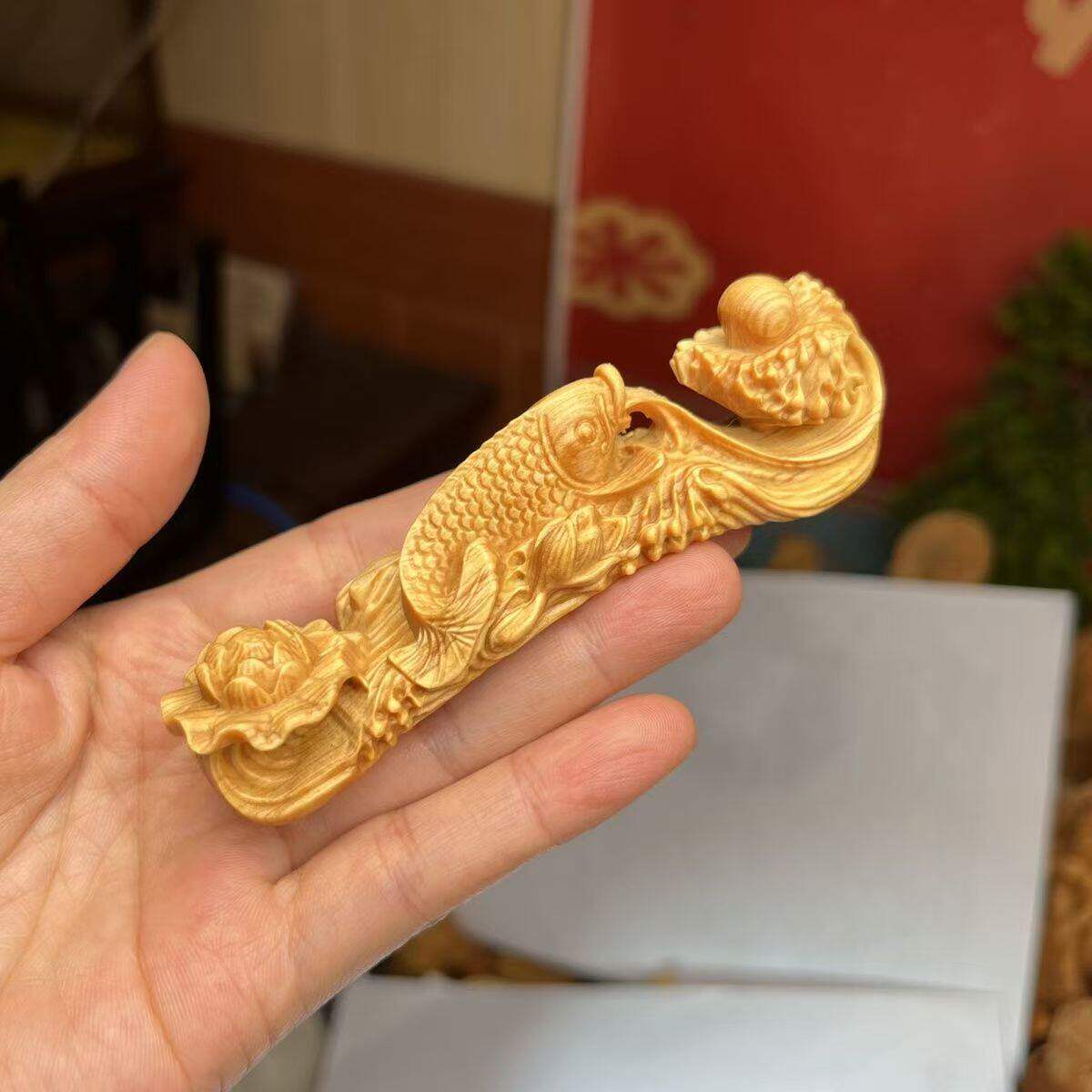 崖柏鲤鱼如意手把件鱼跃