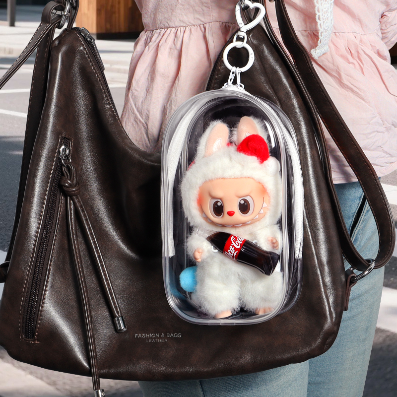 Labubu保护套娃包搪胶高清适用于拉布布可乐马卡龙春天野遛娃包