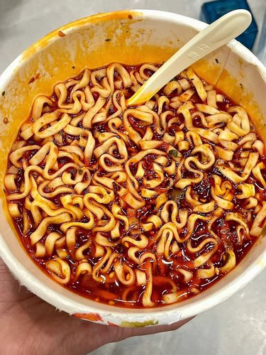 华丰油泼辣子酸汤面宽面泡面