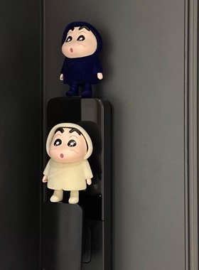 蜡笔小新入户门把手装饰摆件植绒雨衣小新创意家居桌面饰品小玩偶