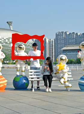 宇航员玻璃钢雕塑太空人摆件户外商场美陈售楼部网红打卡大型装饰