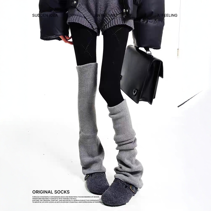 灰黑拽姐天菜！.被这双袜套狠狠暖到了！搭配连裤袜慵懒氛围拉满~