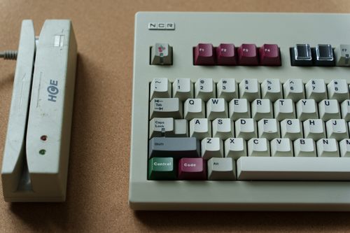 日当午灰白原厂高度PBT热升华机械键盘复古灯帽虾米神婆韭菜同色