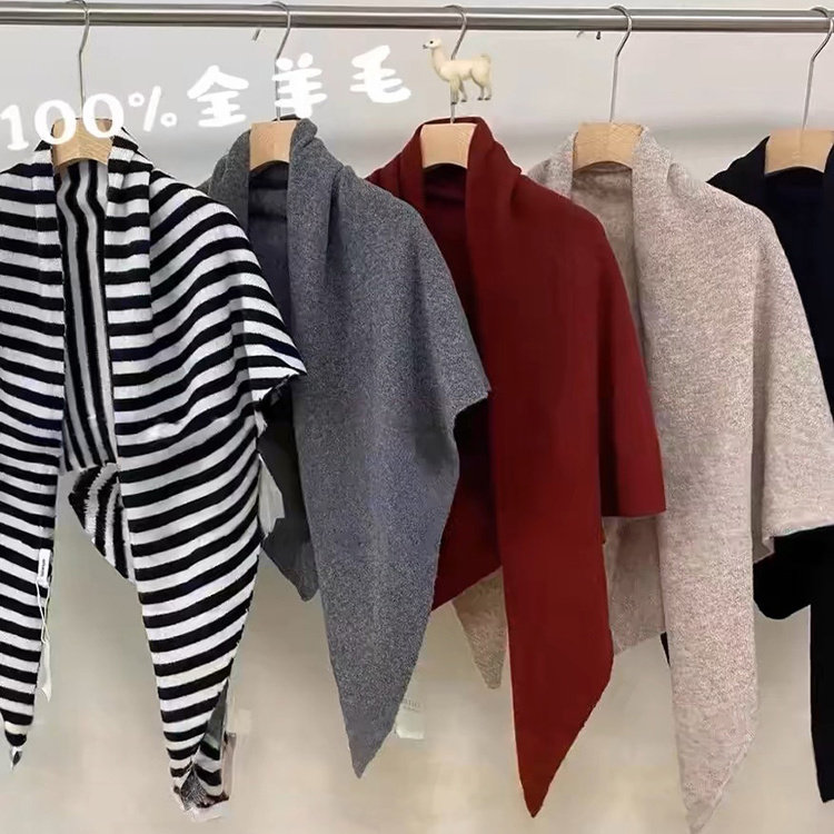 韩系松弛感条纹披肩加大秋冬新款