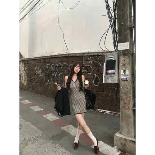 neurcz 开春黑色格子v领连衣裙女春夏季背带格纹内搭打底短裙