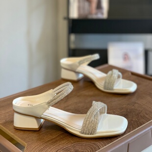 温柔晚晚风一字拖鞋女2026夏季新款百搭粗跟厚底一脚蹬水钻凉拖鞋