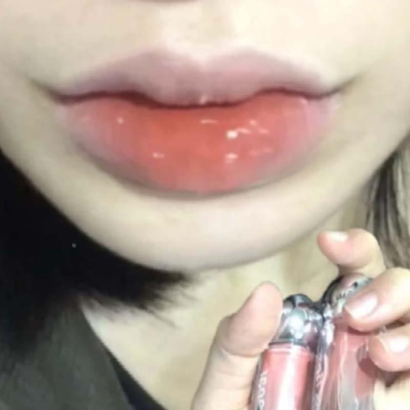 松弛又显贵气！成膜唇蜜唇部精华蜜小灯泡唇釉不易沾杯滋润女口红