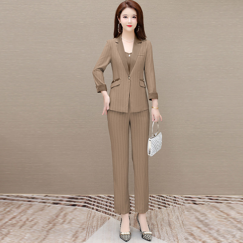 速发小尚春秋款闲三件套2025年新休妈妈气质时套装