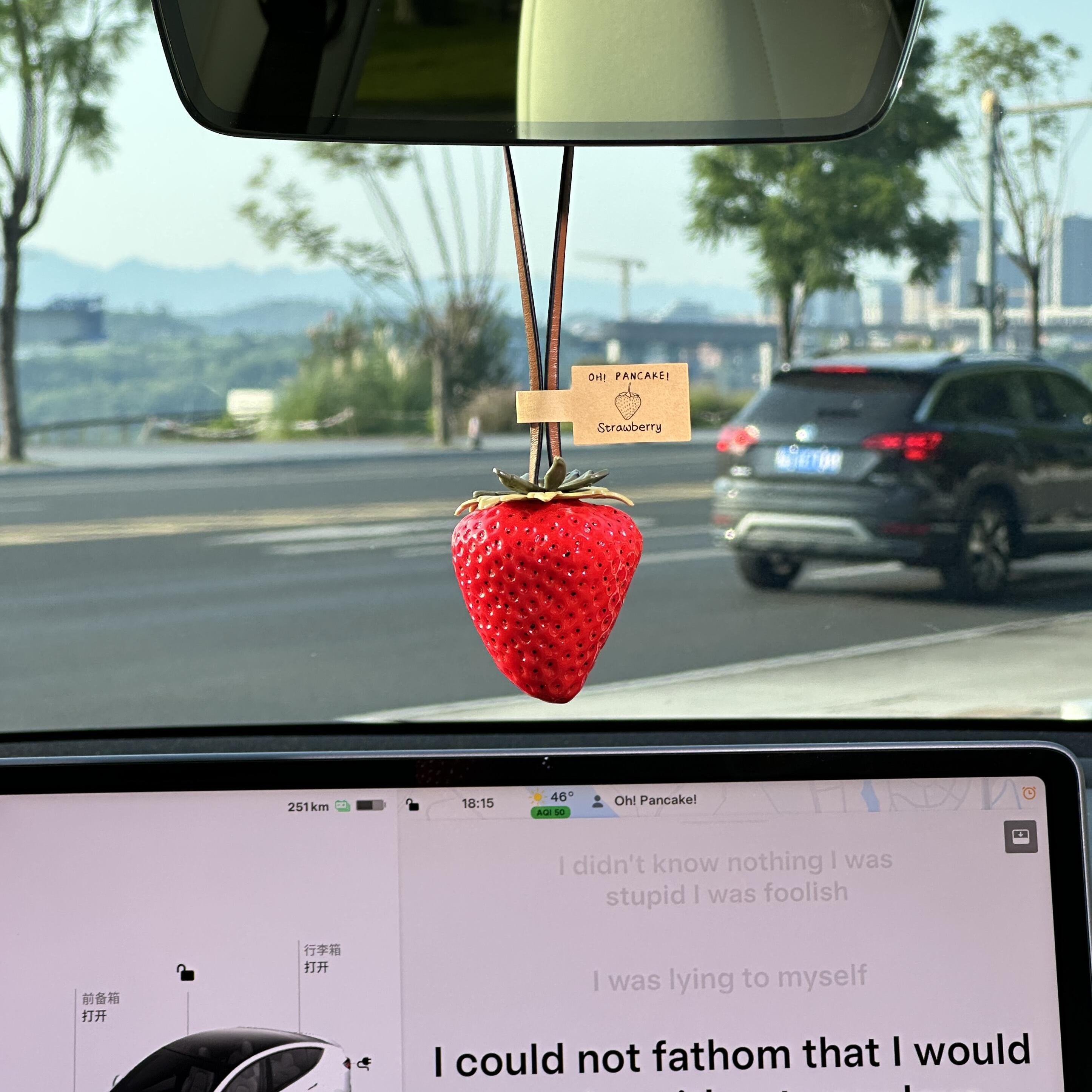 草莓汽车挂件女精致高级感创意仿真水果车挂2025新款汽车吊坠装饰