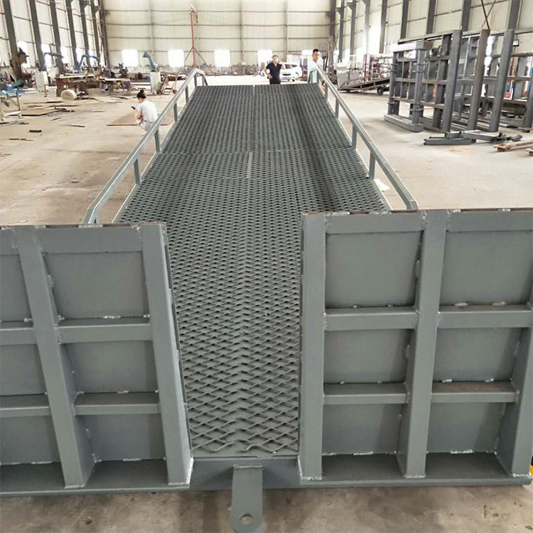 厂家供应移动式登车桥6吨8吨10吨集装箱装卸货平台叉车卸货斜坡桥