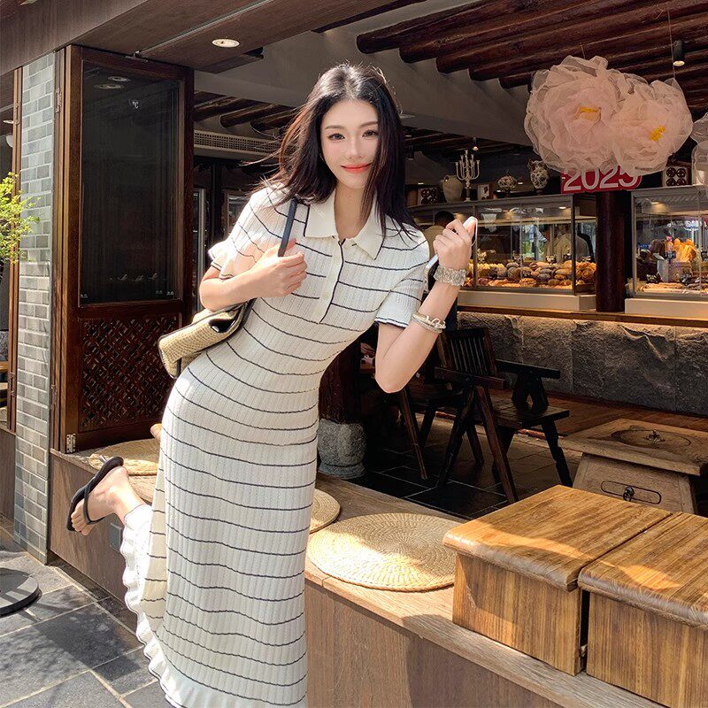 2026夏针织条纹撞色收腰法式气质短袖约会中长款显瘦针织连衣裙女