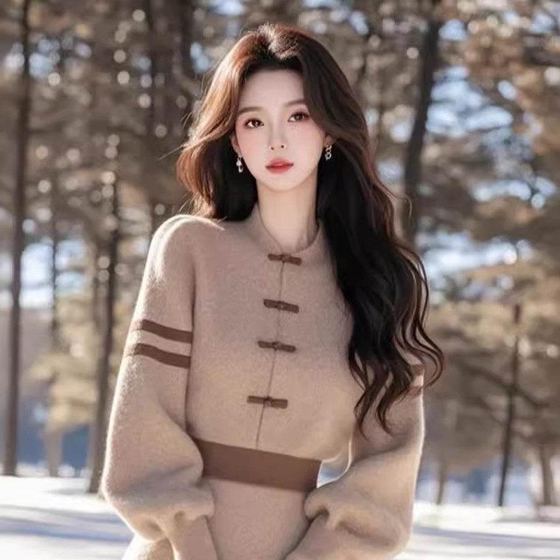 配大衣长裙女2025冬季爆款独特超好看气质漂亮卡其色针织连衣裙子