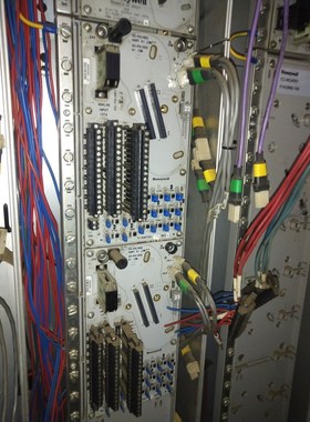 霍尼韦尔CC-TAID01模块底座工业级别成色漂亮多个. 议价