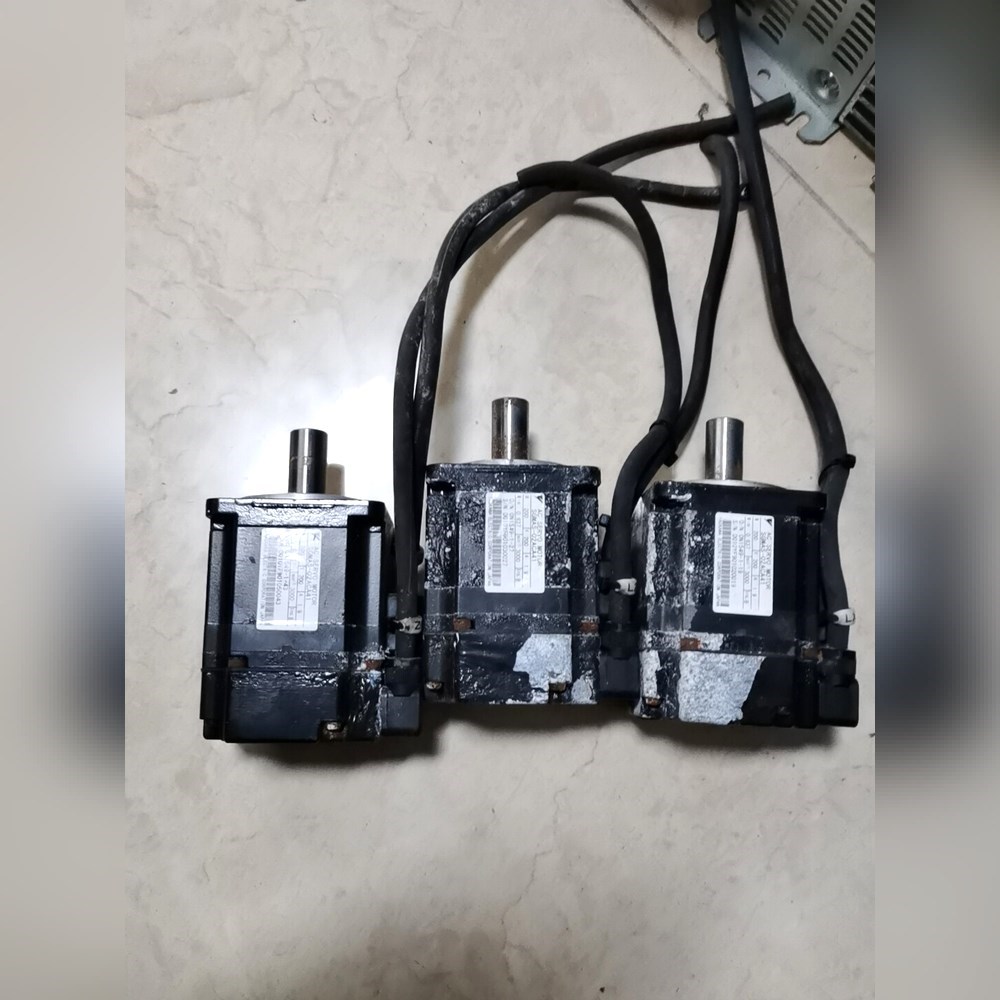 安川伺服电机SGMAS-02ACA41 成色不好 轴转 议价