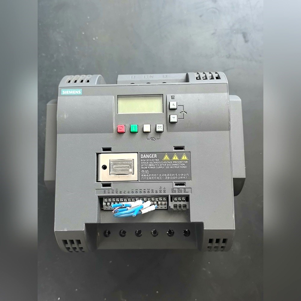变频器 6SL3210-5BE25-5UV0 一台