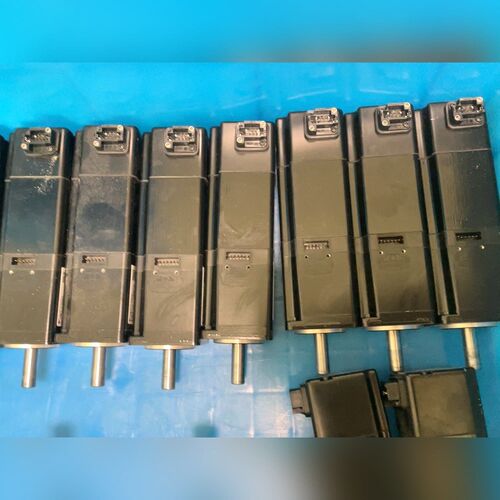 安川电机SGMJV-01AAA2C 包好 260 议价