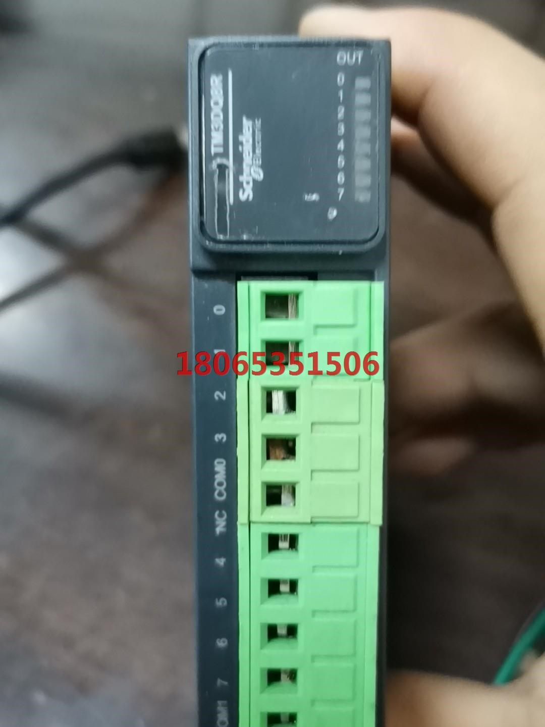 施耐德TM3DQ8R成色如图功能完好端子没了换成绿色端