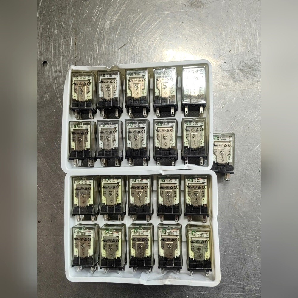 ABB插拔式中间继电器CR-MX024DC2L