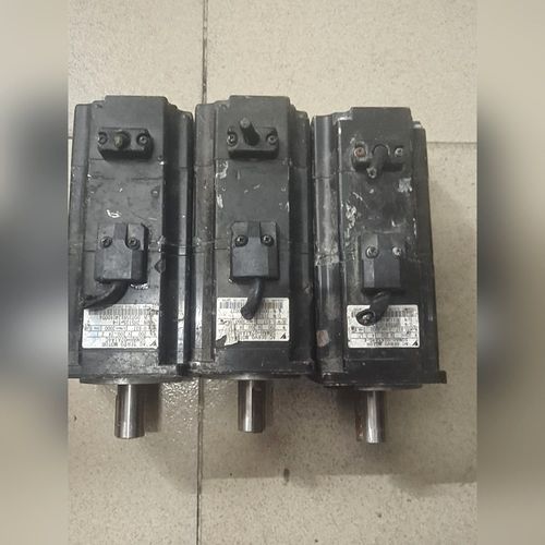 安川伺服电机三台SGMAH-02A1A4C剪线插头了三台