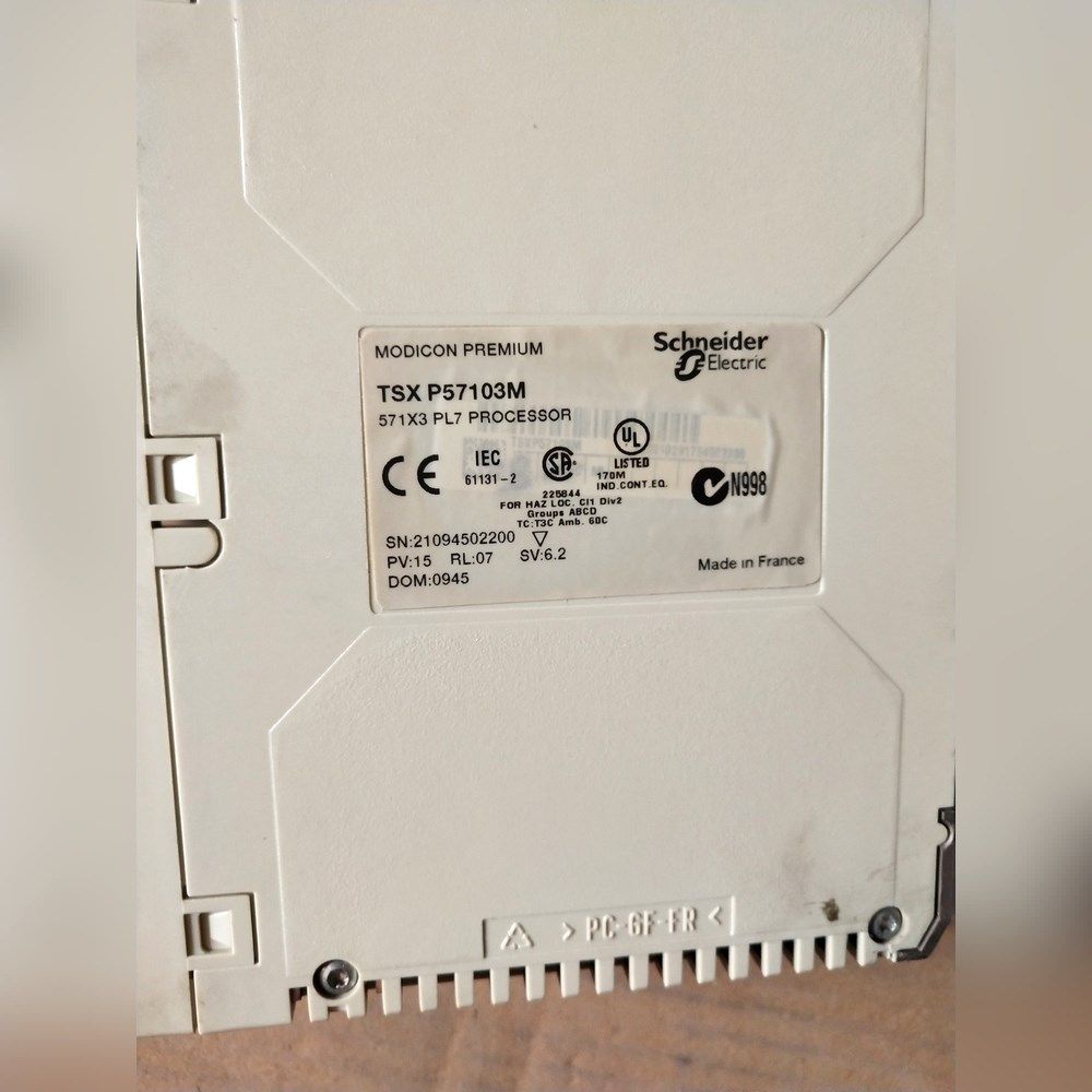 施耐德PLC模块TSXP57103M成色有轻微使用痕迹. 议价