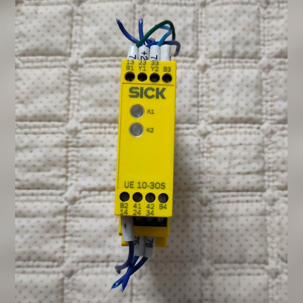 原装施克SICK安全继电器 UE10-30S2D0 6024