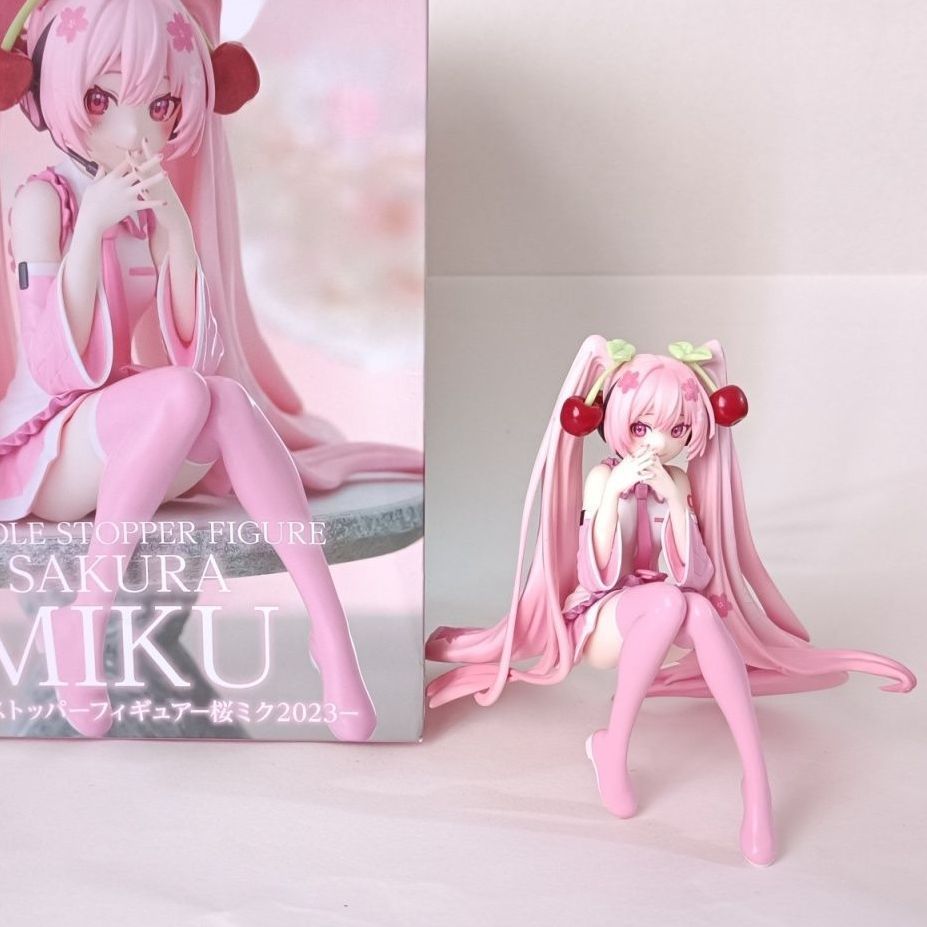 初音未来手办坐姿樱花模型摆件