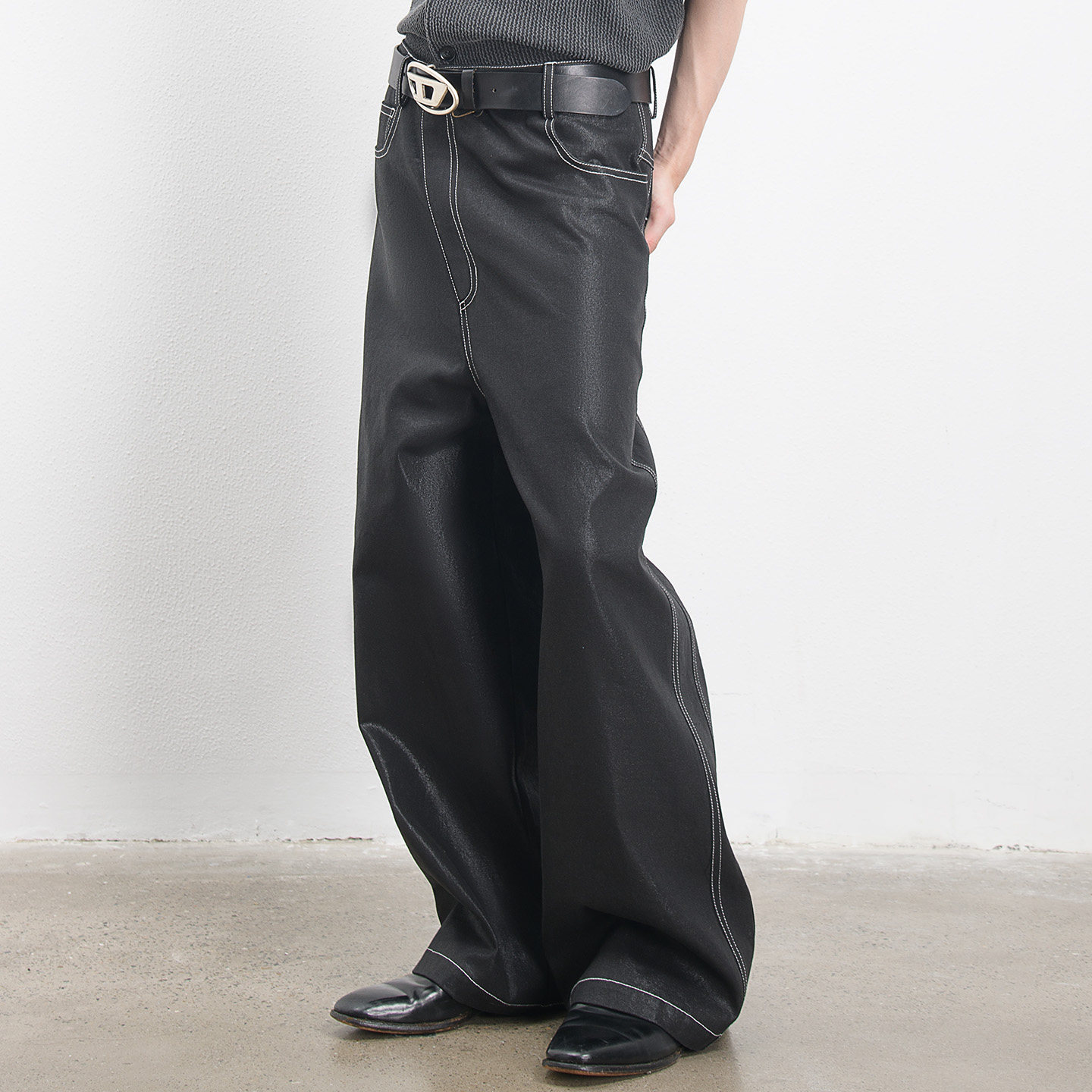 明线解构黑犀牛蜡面直筒休闲裤