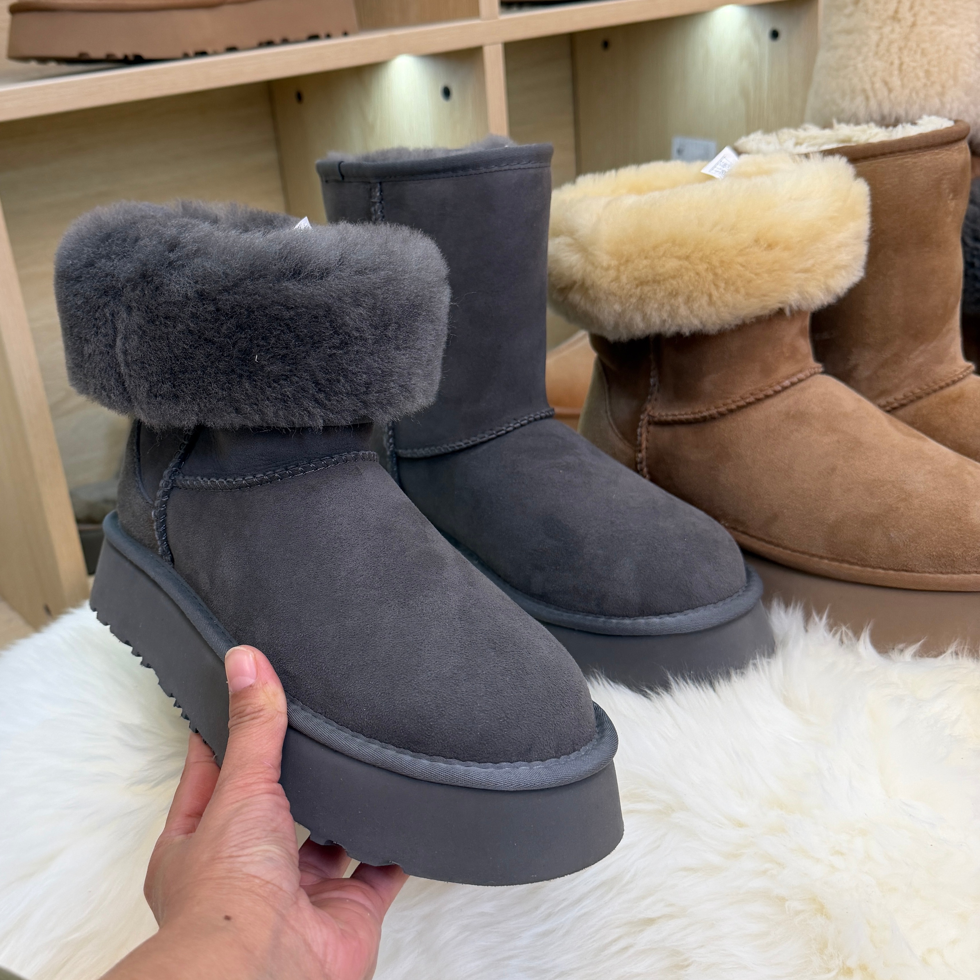 河南桑坡村羊皮毛一体厚底雪地靴女款冬季2024新款中筒加厚雪地棉