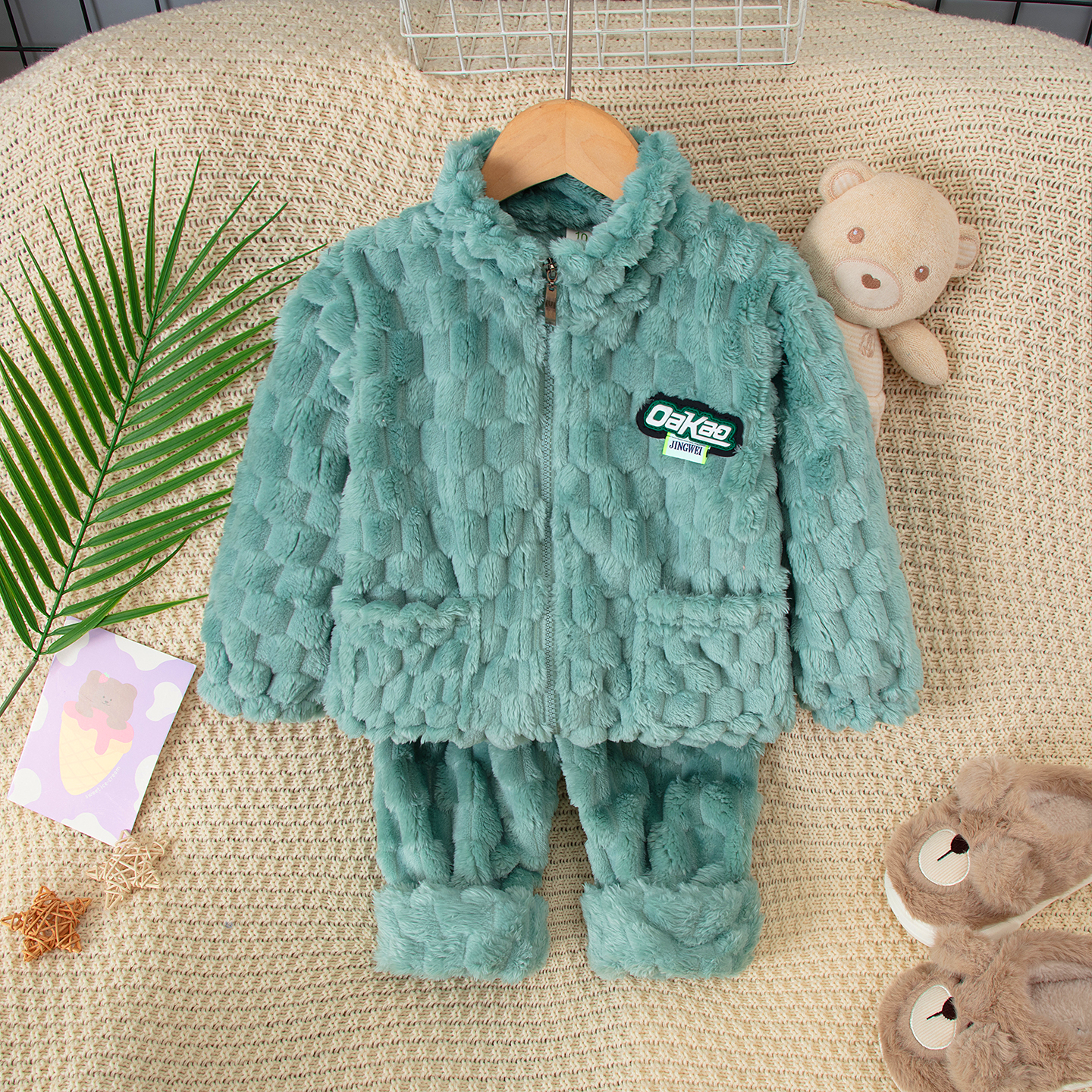 秋冬儿童法兰绒加厚睡衣套装女童男童保暖珊瑚绒青少年亲子家居服