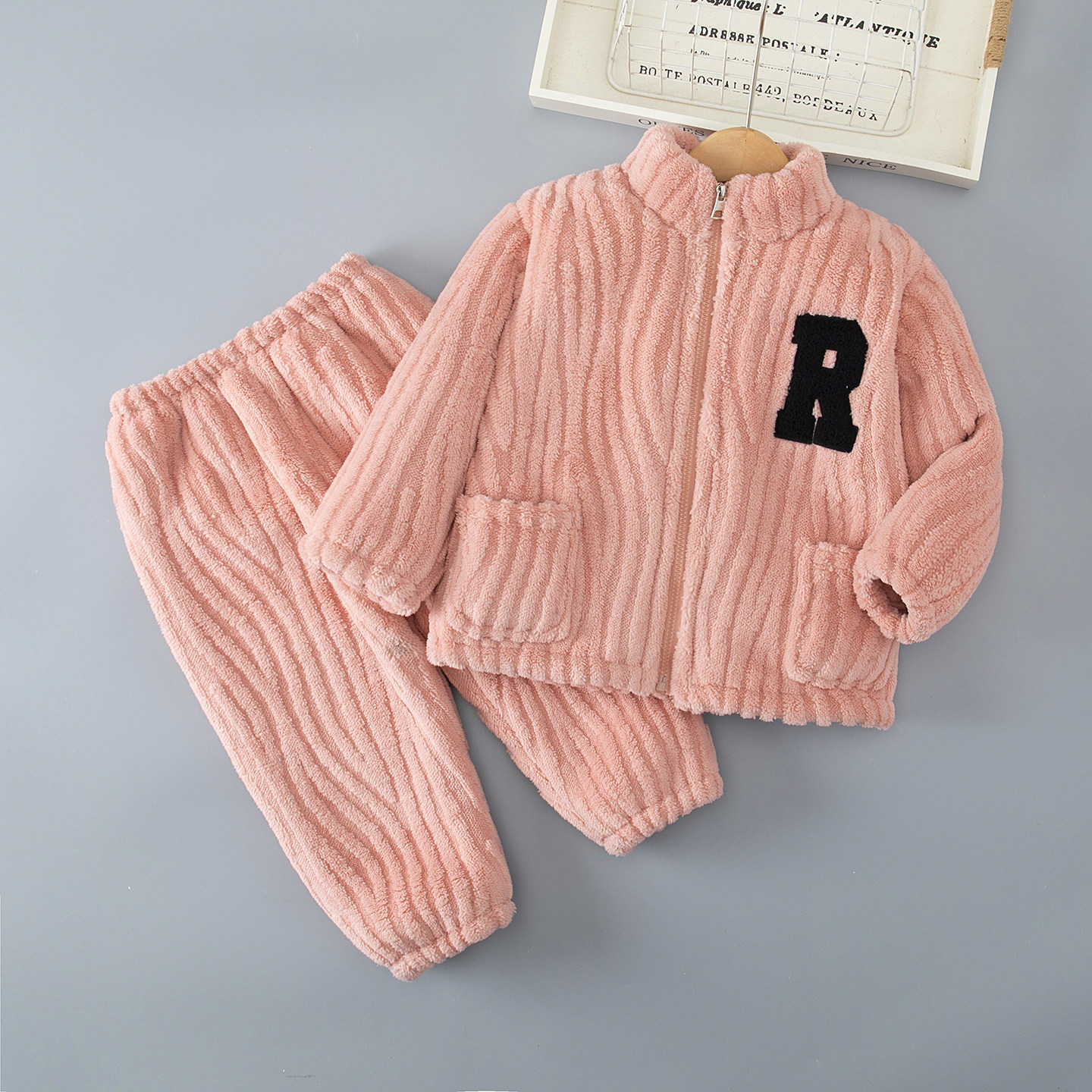 儿童珊瑚绒家居服套装秋冬双层加厚法兰绒睡衣男童女童字母拉链款