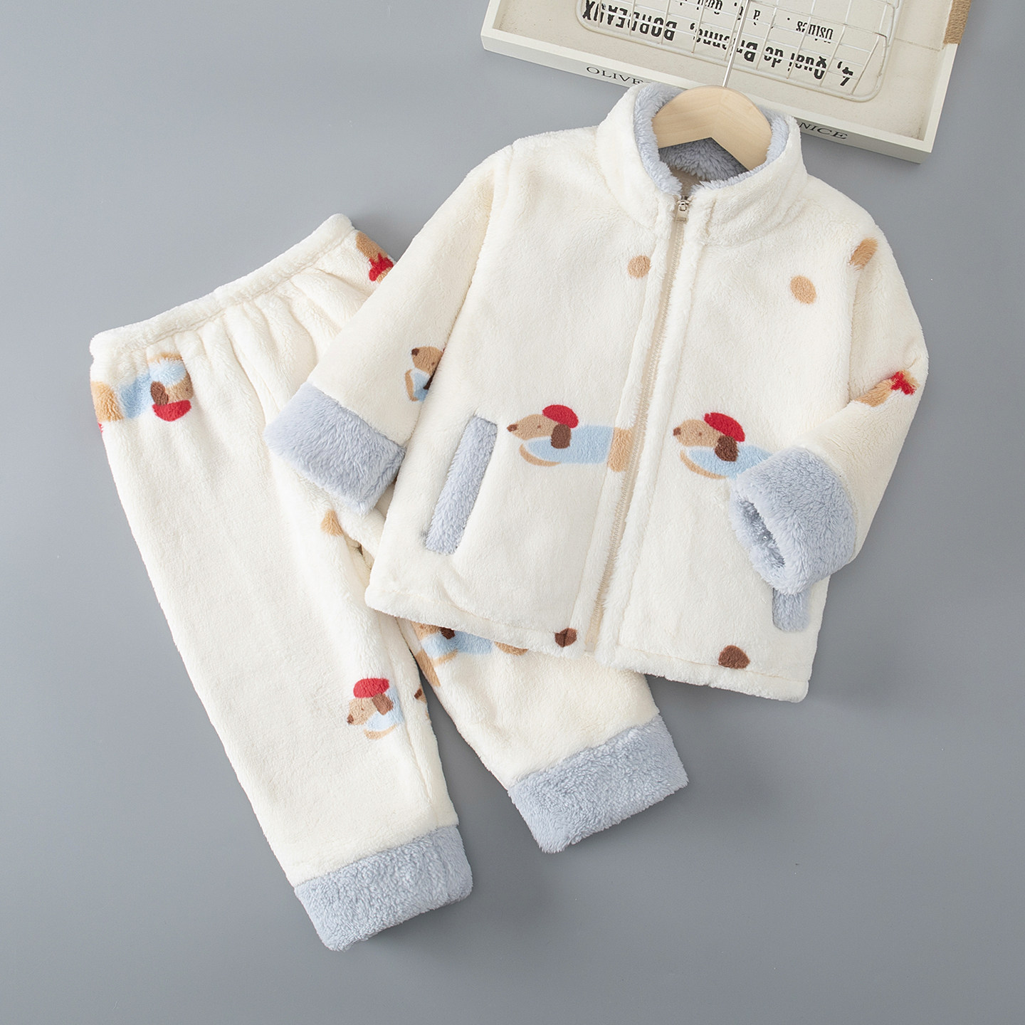 女童珊瑚绒睡衣秋冬装2026新款儿童法兰绒家居服套装加厚高领保暖