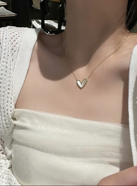 高级爆款气质锁骨链2026年新款潮轻奢小众设计感白贝母爱心项链女