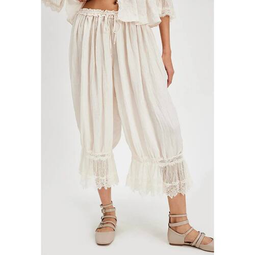 系带蕾丝拼接九分裤 Lace tied patchwork pleated cropped pants
