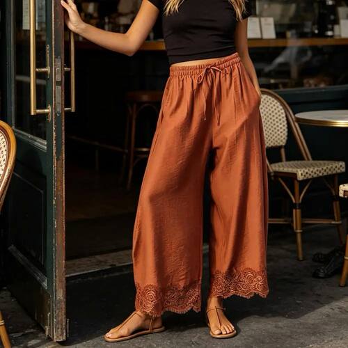 拼接蕾丝弯刀裤女 Splicing lace drawstring curved knife pants