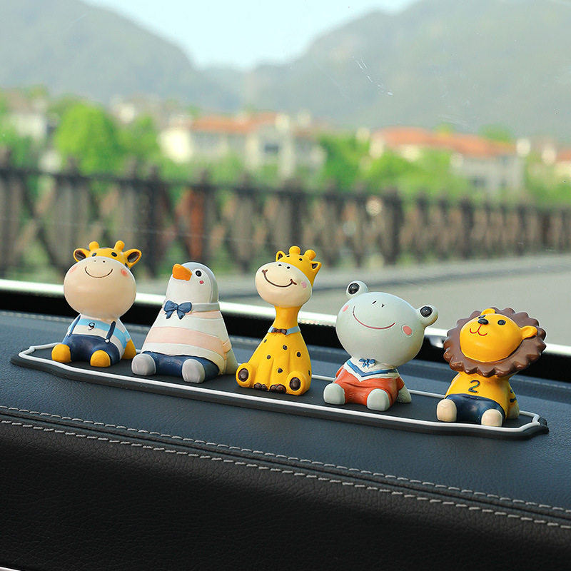 1226创意卡通汽车摆件学园仰望星空小动物树脂工艺车载内饰品