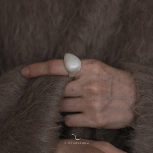 Z-WINDSTORM 饱满水滴纯银戒指原创小众烧白银戒造型感空间的温度