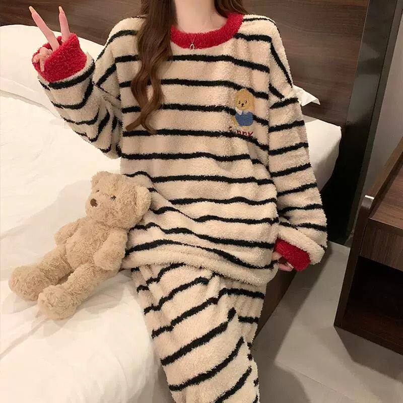 韩系条纹小熊长毛绒保暖睡衣女2026秋可爱休闲圆领珊瑚绒外穿套装