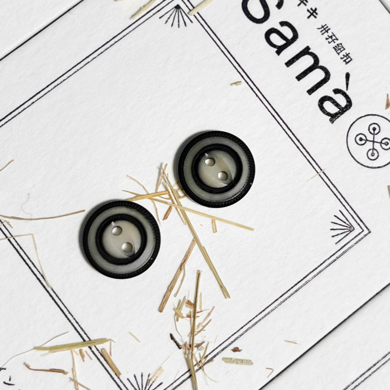 卅孖纽扣 小猫爪印 环形黑边俏皮感鱼眼两眼衬衫天然果实扣