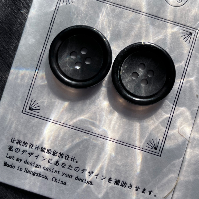 SAMA 岩石面 碗型透明圆边磨砂面暗黑百搭轻质毛衫棉类面料四眼扣