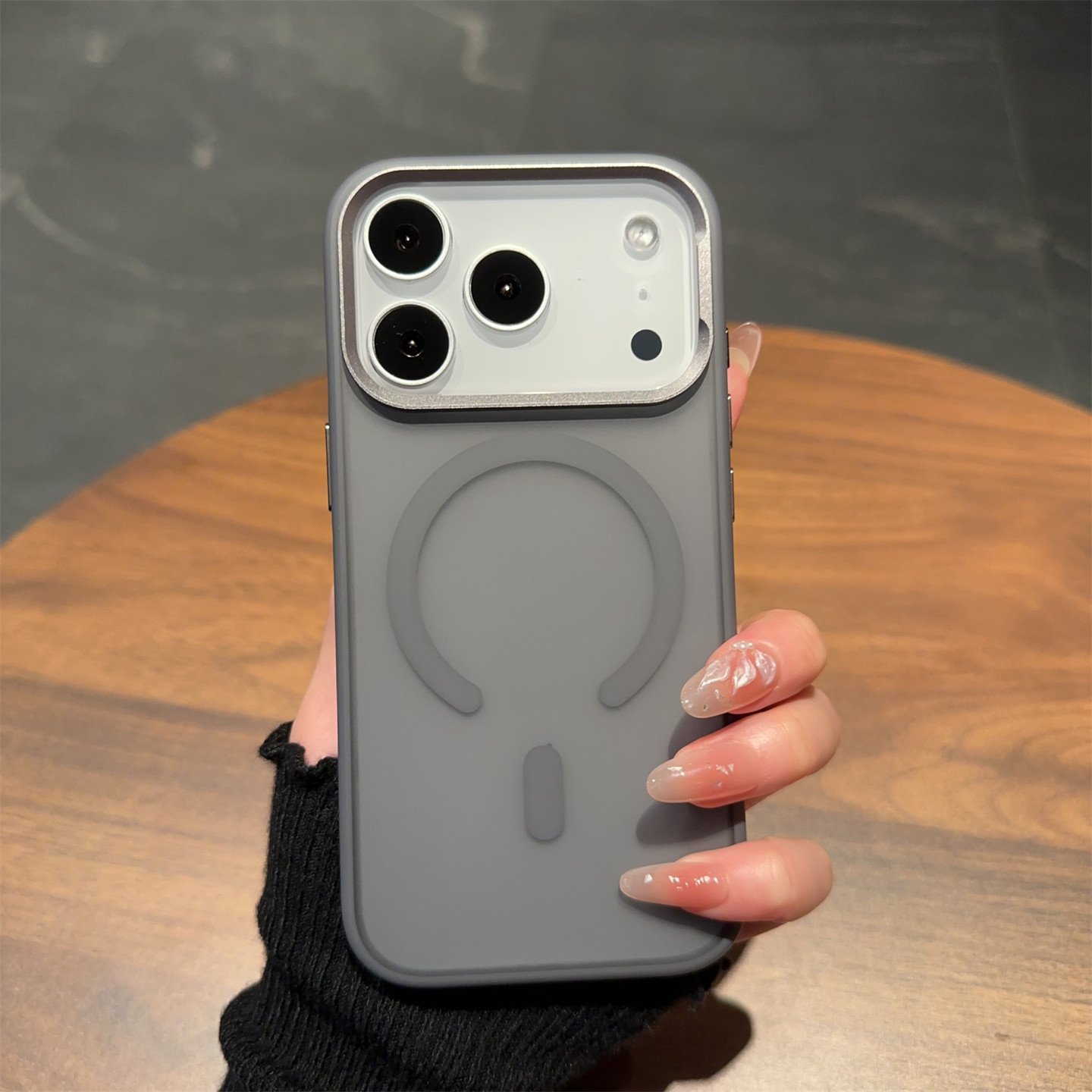 钛合金磨砂磁吸苹果17pro手机壳