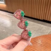 韩系可爱闪钻粉色草莓发夹女生设计感水果系夹子侧边夹前额碎发夹