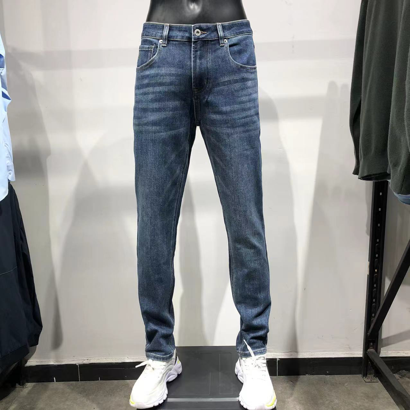 男装品牌(正品大牌)秋季男士中厚款修身小脚弹力长裤子中腰牛仔裤