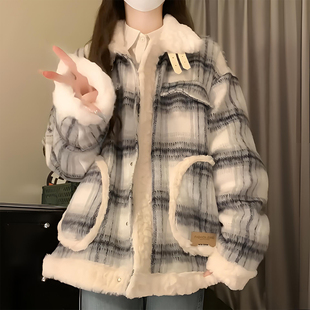 300斤特大码 纹拼接棉服外套女胖mm宽松休闲风羊羔毛上衣 慵懒风格