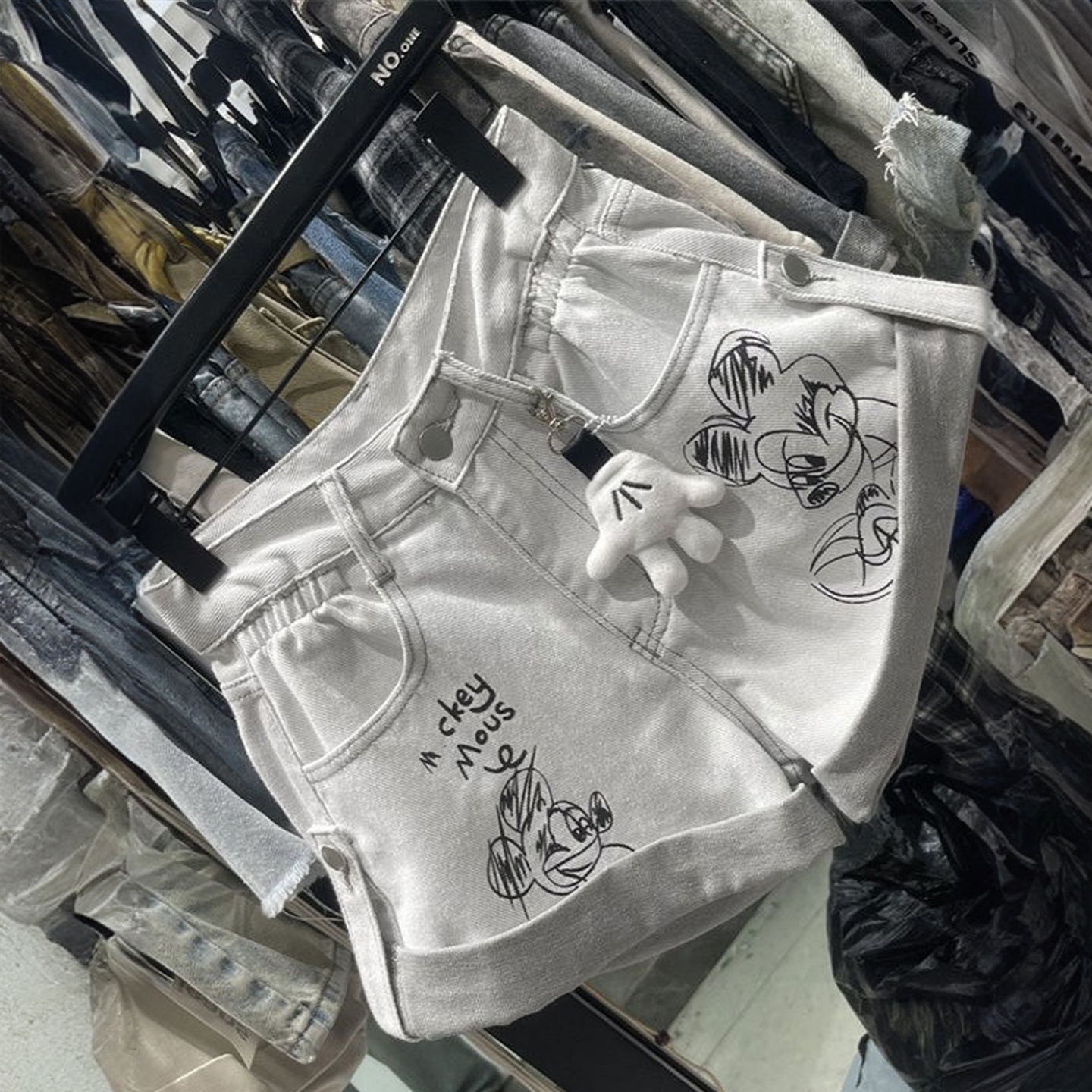 大码女装美式小众卡通印花灰色牛仔短裤女胖mm宽松显瘦a字热裤子