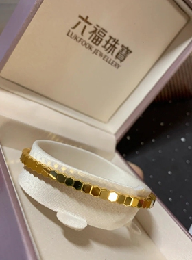 六福珠宝光影金足金蜂巢黄金手镯