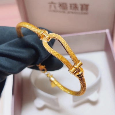 六福珠宝光影金马蹄扣黄金手镯